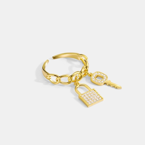 18K Vergoldete Kupfer Kette Ring Für Damen Mit Zirkon Schlüssel Und Schloss Anhänger Verstellbarer Offener Fingerring