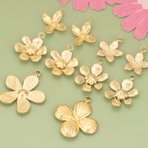 Gold Plated Stainless Steel Flower Pendant Daisy Floral Charm For DIY Necklace Bracelet Jewelry Making Accessories