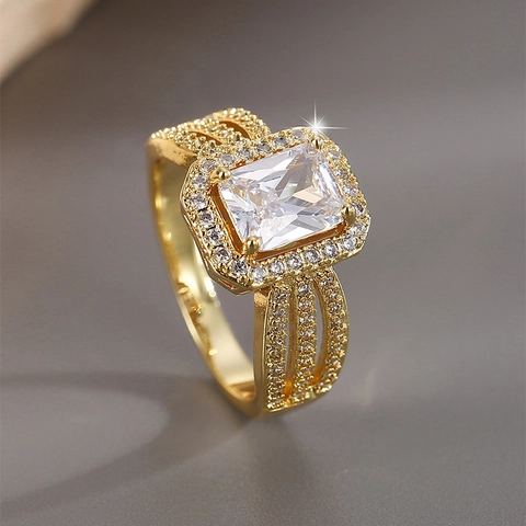 Bague Halo de Luxe en Zircone Rectangulaire Taille Émeraude Plaqué Or Véritable Cuivre Bagues CZ pour Femmes Bijoux