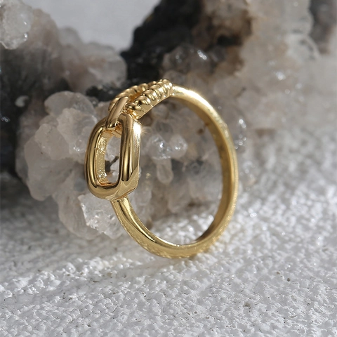 Elegante Vergoldete Messing Ineinandergreifende Ringe Für Damen Mode Minimalistisch Twist Seil Textur Asymmetrischer Ring
