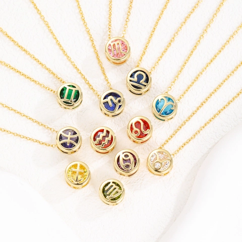 Collar Personalizado 12 Signos del Zodiaco Latón Bañado en Oro 18K Circonia Colgante Hueco de Doble Cara para Mujeres Joyería