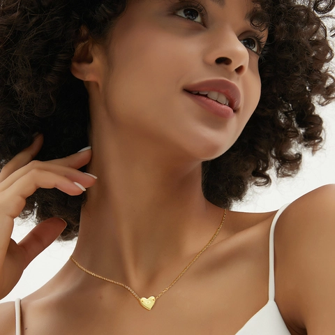 Elegante Collar con Colgante de Corazón con Letra Inicial de Latón Chapado en Oro para Mujer Gargantilla de Corazón Minimalista Joyería