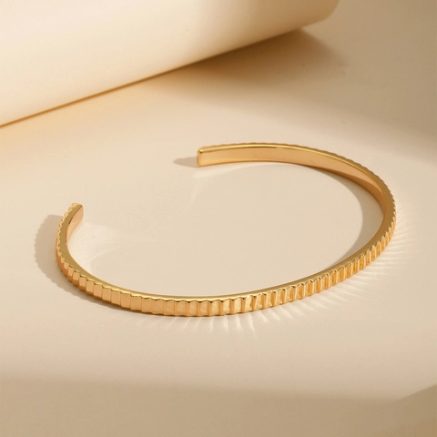 Minimalistisches 18K Vergoldetes Messing Zahnrad-Textur Offenes Armband Für Damen Verstellbarer Einfacher Gerippter Armreif Mode Schmuck