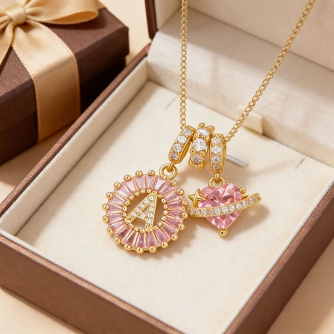 Collar con Colgante de Planeta de Corazón Rosa de Diamantes de Imitación de Cobre de Lujo Ligero para Mujer Joyería de Moda con Cadena de Caja de Letras Iniciales del Alfabeto