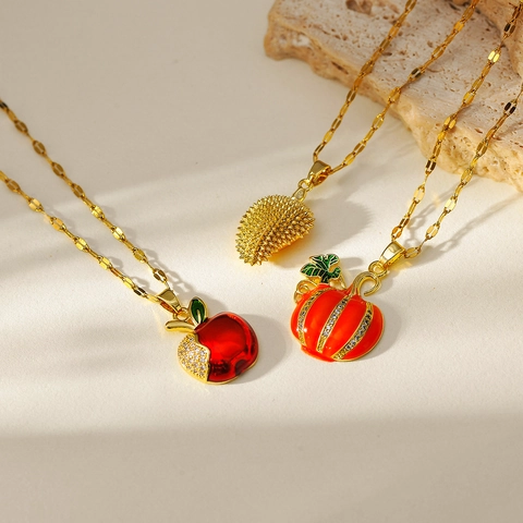 Collana con Pendente a Forma di Frutta in Acciaio al Titanio Rame Placcato Oro Mela Rossa Zucca Arancione Durian Smalto Strass per Donna