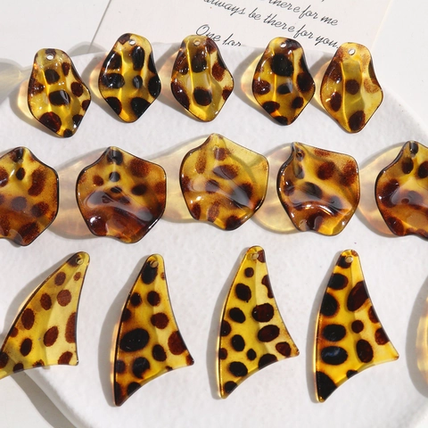 Ciondoli in Resina Vintage con Stampa Leopardata Componenti per Gioielli Fai da Te Foglia Irregolare Petalo per Orecchini e Collane Stile Maillard