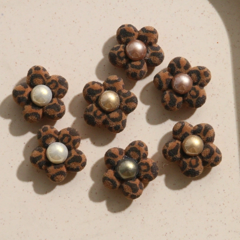 Accessori Fai-da-te a Forma di Fiore Floccato Leopardato per Orecchini Fermagli Cappelli Decorazione con Perla Artificiale per Gioielli