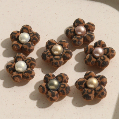 Accessori Fai-da-te a Forma di Fiore Floccato Leopardato per Orecchini Fermagli Cappelli Decorazione con Perla Artificiale per Gioielli