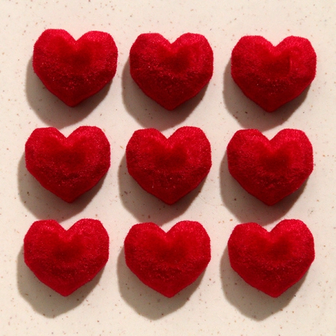 Ankola Rosso Floccato Forma di Cuore Resina Toppe DIY Accessori per Orecchini Ciondoli a Cuore per Gioielli Fai da Te