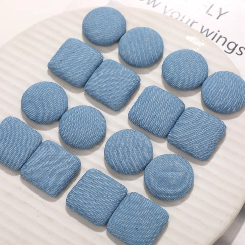 Handgefertigte Hellblaue Denim-Stoff Überzogene Knöpfe Runde Und Quadratische Form DIY Handwerk Zubehör Für Bekleidung Dekoration