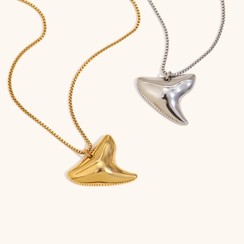 Stainless Steel Shark Tooth Manta Ray Pendant Necklace For Women 18K Gold Plated Geometric Niche Design Box Chain Jewelry