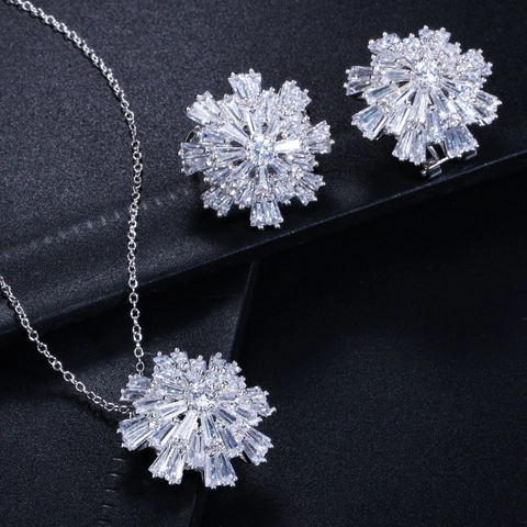 Elegant Copper Zirconia Snowflake Pendant Necklace And Stud Earrings For Women Luxurious Flower Design Jewelry Accessory