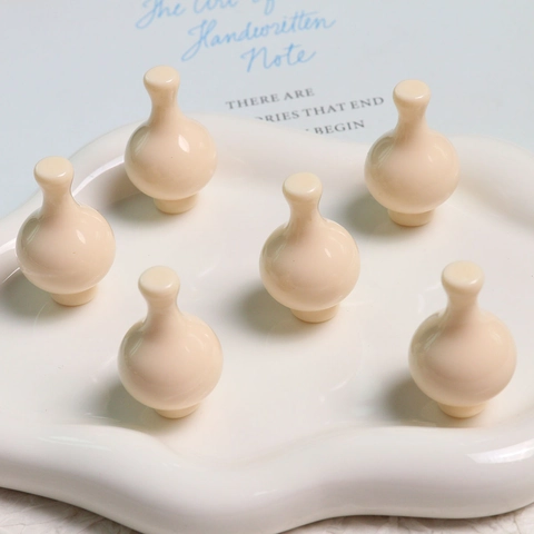 Ciondolo in Resina a Forma di Vaso 3D Minimalista Tinta Unita Accessorio Fai da Te per Orecchini Copricapo Crema Bianco Lucido