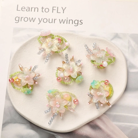 Handmade Glass Beaded Flower Pendants For DIY Jewelry Making Gradient Petal Artificial Pearl Floral Charms For Earrings Brooches