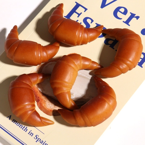 Simulierte Croissant Harz Anhänger Für DIY Schmuckherstellung Kreative Essen Spielen Baguette Brot Modell Haarklammer Handyhülle Zubehör