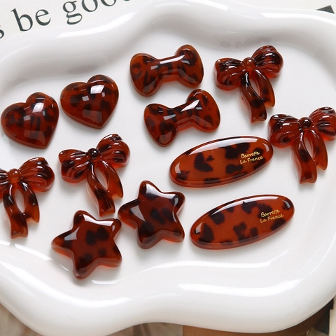 Breloques en Résine Imprimé Léopard Étoile Cœur Nœud pour Accessoires de Bijoux DIY Motif Écaille d'Ambre Matériaux