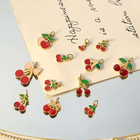 Titanstahl Emaille Kirsche Anhänger DIY Schmuckzubehör Rot Grün Gold Frucht Charm Für Damen Personalisiertes Halsketten Design