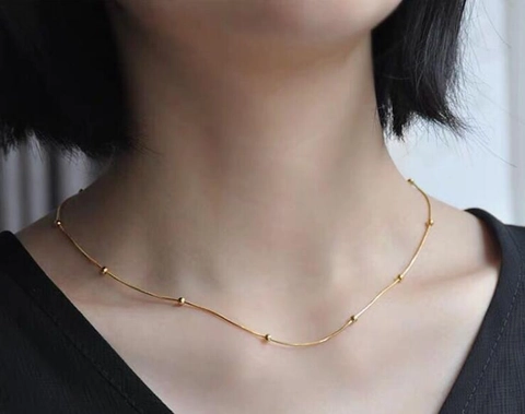 Collana Satellite Minimalista in Acciaio al Titanio 316L Placcato Oro per Donna Piccole Perline Tonde Decorazione Catena Sottile