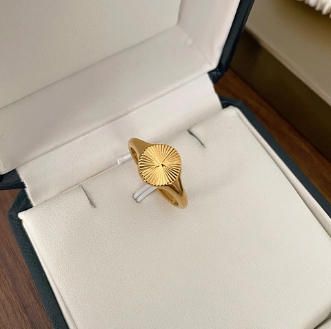 Anello Vintage in Acciaio Inossidabile 316L Placcato Oro 18K con Motivo a Raggiera Disco Rotondo Gioielli Minimalisti da Donna