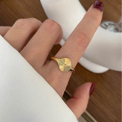 Anello Vintage in Acciaio Inossidabile 316L Placcato Oro 18K con Motivo a Raggiera Disco Rotondo Gioielli Minimalisti da Donna