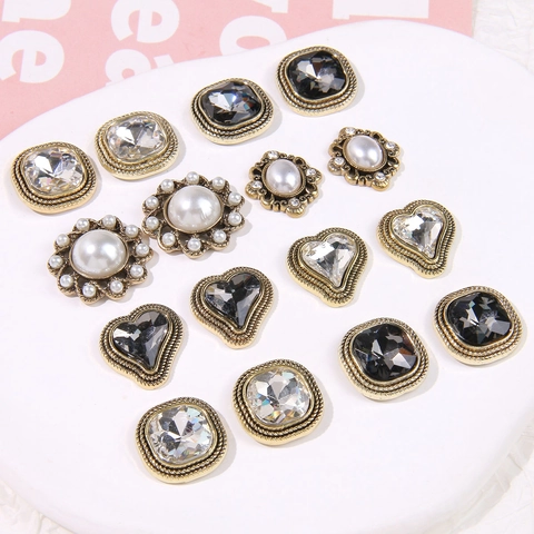 Ciondoli Fai-da-te in Lega con Strass Cuore Fiore per Decorazione Scarpe Materiale Cover Cellulare Accessori Gioielli Retrò