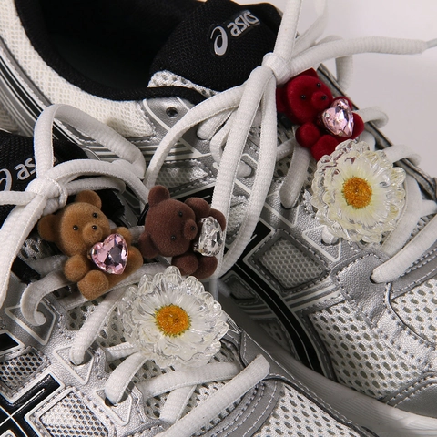 Retro Beflockung Bär Gänseblümchen Schuh-Charms Mit Herz Strass Kunststoff Harz DIY Sneaker Schnalle Zubehör Für Damen Mädchen