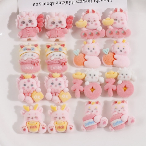 Lindos Accesorios de Bricolage de Resina Flocada de Bebé Dragón Rosa para Pinzas de Cabello Decoración de Fundas de Teléfono Charms de Animales de Dibujos Animados