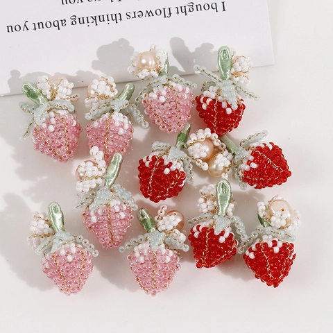 Ciondoli a Forma di Fragola Intrecciati a Mano in Perle d'Acqua Dolce e Vetro per Accessori Fai da Te Pendente a Frutto per Orecchini