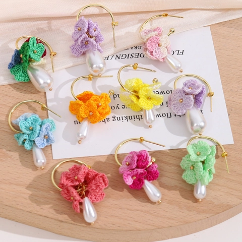 Handgemachte Gestrickte Mini Blume Anhänger Für Schmuckherstellung DIY Ohrringe Zubehör Kleine Häkelblumen Mit Legierungsperlen