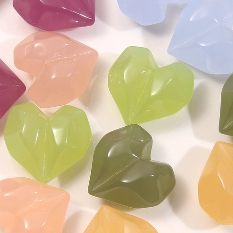Toppe a Cuore in Resina Sfaccettata Materiali per la Creazione di Gioielli Fai-da-te per Orecchini Accessori per Copricapo Ciondoli a Cuore Multicolore
