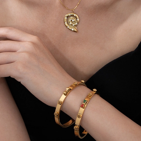 Vintage Stainless Steel Rose Flower Bow Bangle For Women Elegant Gold Plated Bracelet With Red Green Zirconia Shell Floral Jewelry
