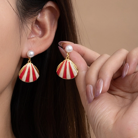 Retro Stainless Steel Shell Artificial Pearl Stud Earrings For Women Elegant Enamel Drip Oil Fan Shaped Dangle Earrings Jewelry