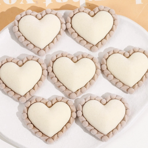 Accessori Fai da Te Patch in Resina a Forma di Cuore Materiale Fioccato per Fermacelli Donna Dolce Autunno Inverno Gioielli Fai da Te