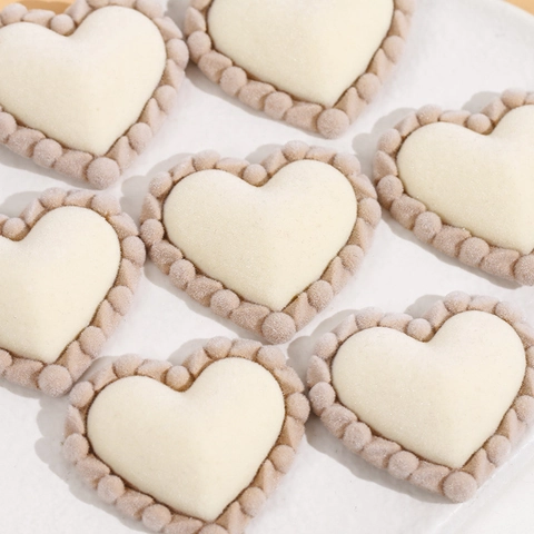 Accessori Fai da Te Patch in Resina a Forma di Cuore Materiale Fioccato per Fermacelli Donna Dolce Autunno Inverno Gioielli Fai da Te