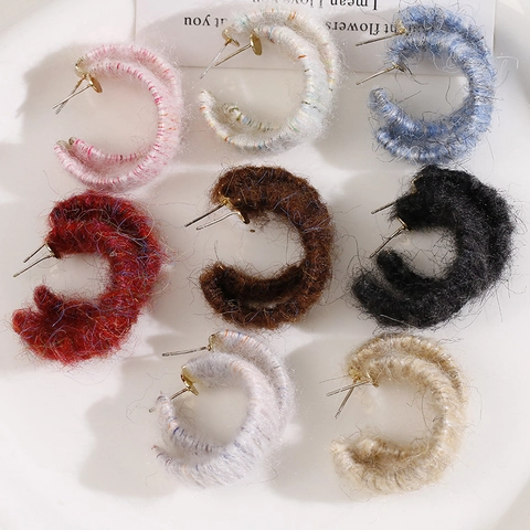 Korean Style Simple C Shape Woolen Yarn Woven Stud Earrings For Women Gentle Alloy Plush Earrings Autumn Winter Jewelry
