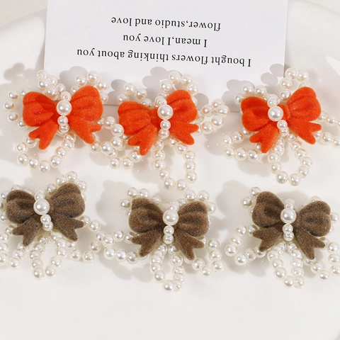 Ciondoli Fai-da-te a Forma di Fiore e Fiocco con Künstliche Perle Sintetiche Intrecciate a Mano per Creazione Gioielli Accessori Floccati
