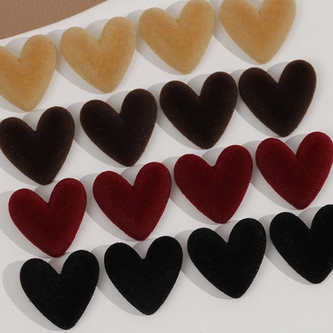 Patch in Resina Fioccata a Forma di Cuore Peluche Rosso Vino Cuore DIY Accessori per Gioielli per Decorazione Custodia Telefono Donna