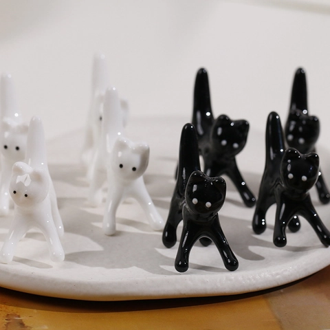 Ciondoli Gatto in Resina Fai da Te Simpatiche Figurine di Gattini Neri e Bianchi per Gioielli Custodia Telefono Decoro Tavolo