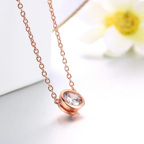 Collana con Pendente Rotondo Minimalista in Rame Con Zirconia Oro Rosa Placcato Incastonatura a Castone per Donna Gioielli