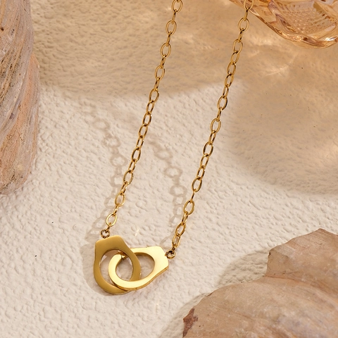 Fashion Stainless Steel 18K Gold Plated Handcuff Pendant Necklace For Women Personalized Interlocking Ring Trendy Jewelry Gift