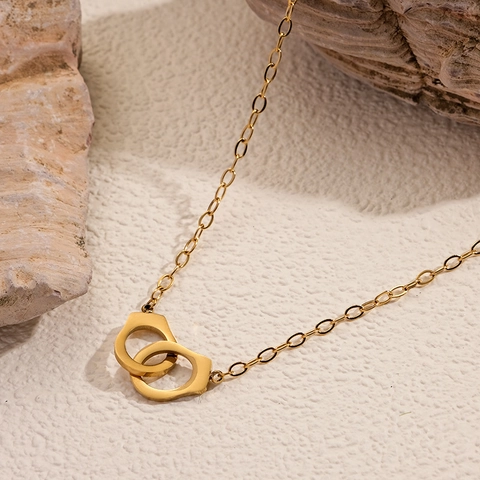 Fashion Stainless Steel 18K Gold Plated Handcuff Pendant Necklace For Women Personalized Interlocking Ring Trendy Jewelry Gift