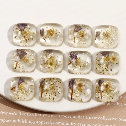 Patch Carré en Résine Fait Main Avec Fleurs Séchées Violettes Blanches Perle Artificielle Pour Boucles d'Oreilles DIY Coques