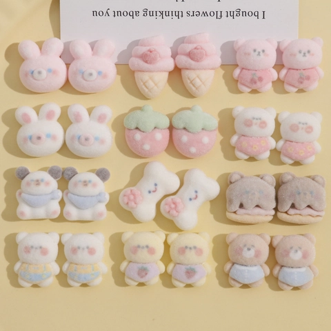 Breloques en Résine Floquée Dessin Animé Accessoires DIY pour Coque Téléphone Pinces à Cheveux Artisanat Ours Lapin Fraise Glace