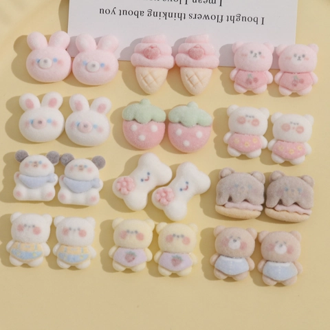 Breloques en Résine Floquée Dessin Animé Accessoires DIY pour Coque Téléphone Pinces à Cheveux Artisanat Ours Lapin Fraise Glace