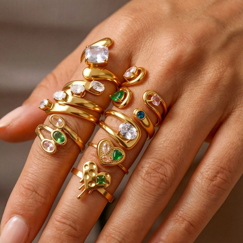 Lussuoso Anello Aperto in Acciaio Inossidabile con Cuore di Zirconia per Donna Strass Colorati Design Geometrico Artistico Gioielli