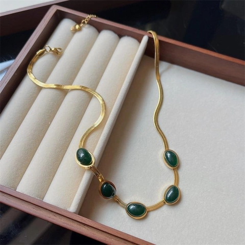 Collier Vintage Français en Acier Inoxydable avec Strass Vert Émeraude pour Femmes Chaîne Serpent Plaqué Or Bijoux Fantaisie