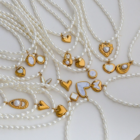 Collana con Pendente a Cuore e Farfalla in Acciaio al Titanio e Perle Artificiali Elegante Catena a Clavicola in Conchiglia Donna