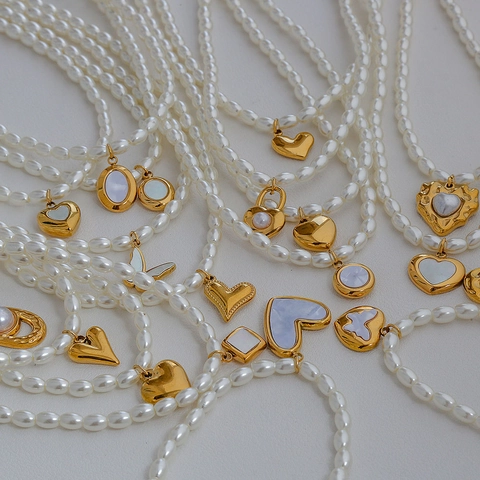 Collana con Pendente a Cuore e Farfalla in Acciaio al Titanio e Perle Artificiali Elegante Catena a Clavicola in Conchiglia Donna