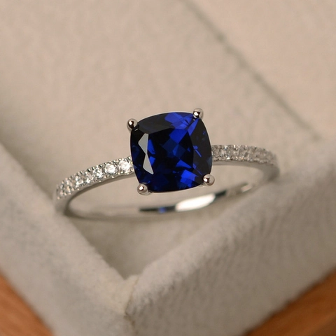Classic White Gold Plated Copper Ring For Women With Square Cushion Cut Cubic Zirconia Emerald Blue Inlaid Finger Ring Wedding Jewelry