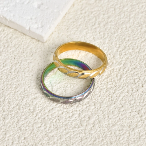 Bague Torsadée en Acier Inoxydable Mode Texture Givrée Or Argent Arc-en-Ciel Anneau pour Femmes Hommes Bijoux Cadeau